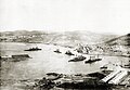Port Arthur nach der Kapitulation 1905. Von links die Wracks der Linienschiffe Pereswet, Poltawa, Retwisan, Pobeda und des Kreuzers Pallada