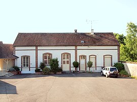 The town hall in Vaux-sur-Lunain
