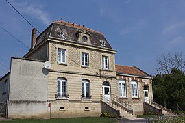 The town hall and school of Chamouille