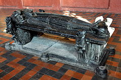 Tomb of Hugo II, viscount of Ghent from 1227 until 1232, in the abbey dining room