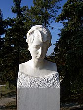 Portrait of Gertrud Klinger (1921), marble, by Johannes Hartmann