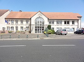 The town hall and school in Mittelbronn