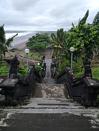 Stairs to the beach, looking west