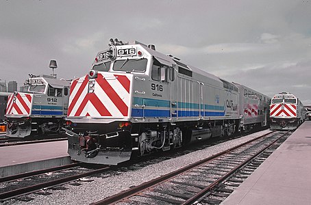 916 "California" wears blue and teal stripes under state control (1985)