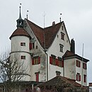 «Schloss» mit rundem Treppenturm