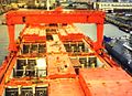 Portalkran auf einem Containerschiff
