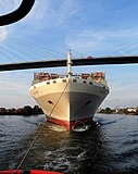 Containerschiff NYK Helios passiert die Köhlbrandbrücke am 20. September 2014