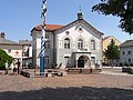 Die Kolbermoorer Stadtsingschule im alten Rathaus am Alten Rathaus Platz in der Stadtmitte von Kolbermoor