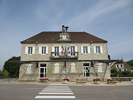 The town hall in Macornay
