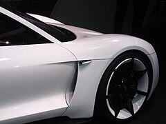 Kamera für elektronischen Rückspiegel im Porsche Mission E Concept, 2015