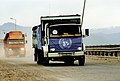UNHCR-LKW beladen mit Hilfsgütern auf dem Weg in den Irak, um kurdischen Flüchtlingen zu helfen