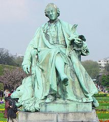 Statue of Georges-Louis Leclerc, Comte de Buffon in the formal garden