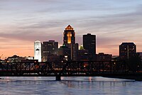 Des Moines skyline at dusk, with the 801 Grand Building located in the center