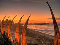 Muelle de Huanchaco It shows the typical and ancient caballitos de totora
