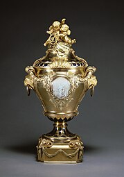 Rococo bucrania on the foot of a potpurri vase, by Jean-Pierre Ador, 1768, multicoloured gold, en plein and basse-taille enamel, Walters Art Museum, Baltimore, US[8]