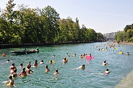 August 2011, Zürich-Unterstrass: Limmatschwimmen – mit Rettungs-Weidling
