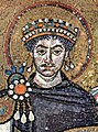 Kaiser Justinian I., Juwelenbesetzter Kronreif mit Perlbehang-Pendilien, San Vitale, Ravenna