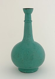 Monochrome ceramic bottle. Fritware painted under glaze. Safavid Iran, 17th century