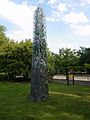 Skulptur „Obelisk“ von Michael Deiml in Langenhagen (2000)