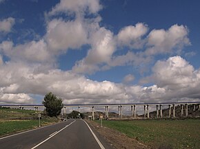 Peajes a ninguna parte - Autopista Radial - R3 - Viaducto sobre el arroyo Pantueña (8551954644).jpg