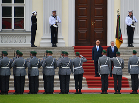 Begrüßung des portugiesischen Staatspräsidenten mit dem Wachbataillon
