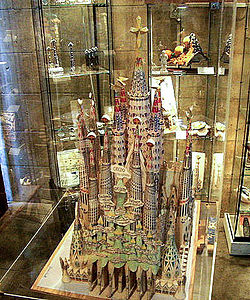 Model of the completed Temple. The Glory Façade is on the foreground.
