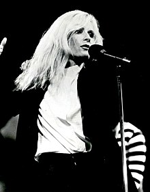 Carnes performing in 1981