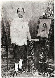 King Chulalongkorn wearing the raj pattern costume, consisting of a white Nehru-style jacket with five buttons and a chong kraben