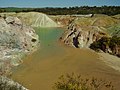 Ein mit Wasser gefüllter Kupfertagebau bei Kapunda in South Australia