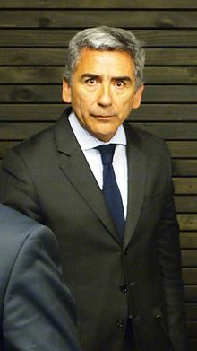 Carlos Peña dressed in suit