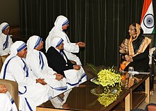 The President of India Smt. Pratibha Devisingh Patil, meeting the representatives of Missionaries for Charities from India, at Damascus, in Syria on November 28, 2010.