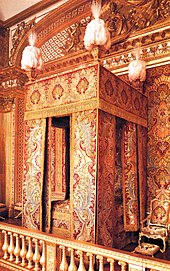 A photo of the king's bedchamber in the modern-day palace museum