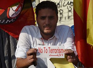 Einen Tag vor der Massentötung: „Nein zum Terrorismus“.[218]