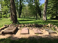 Verlegte Grabplatten in den Schlosspark von Gerswalde
