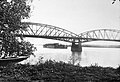 Die Marie Valerie-Brücke in Esztergom mit dem DDSG Eildampfer Uranus (1936)