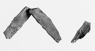 Bronze fragments, grave D19