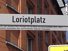 Straßenschild des Loriotplatzes in Bremen (Contrescarpe Ecke Herdentorsteinweg), eingeweiht am 26. Juni 2013