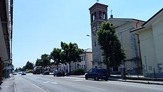 Pfarrkirche und Rathaus in Fogliano