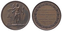 Both sides of a medal. The front depicts Eros or another classical love deity. The reverse has the message in Dutch.