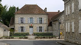 The town hall of Commeny