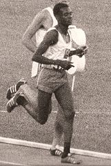 Naftali Temu (hier bei seinem Olympiasieg 1968 über 10.000 Meter) – Rang 49