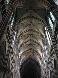 Four-part rib vaults of the nave