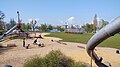 Sandspielplatz, im Hintergrund Rheinparkbahn und Dom
