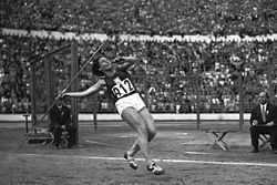 Dana Zátopková, Olympiasiegerin von 1952, verteidigte ihren Titel mit deutlicher Überlegenheit und stellte dabei einen neuen Europarekord auf