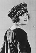 Actress Elaine Hammerstein, 1921. The forehead was usually covered in the 1920s, here by a hat reaching to the eyebrows.