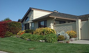 Salinas - An average 1,400 sq ft (130 m2) home in North Salinas