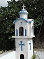 Bildstock in Form einer Kreuzkuppelkirche an einer Straße auf Korfu