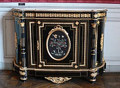 Chest in Napoleon III style, with polychrome floral decoration