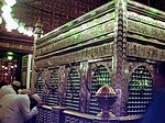 Der Schrein mit al-Husains Kopf in der Imam-Husain-Moschee