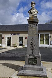 The town hall and war memorial in Romagne